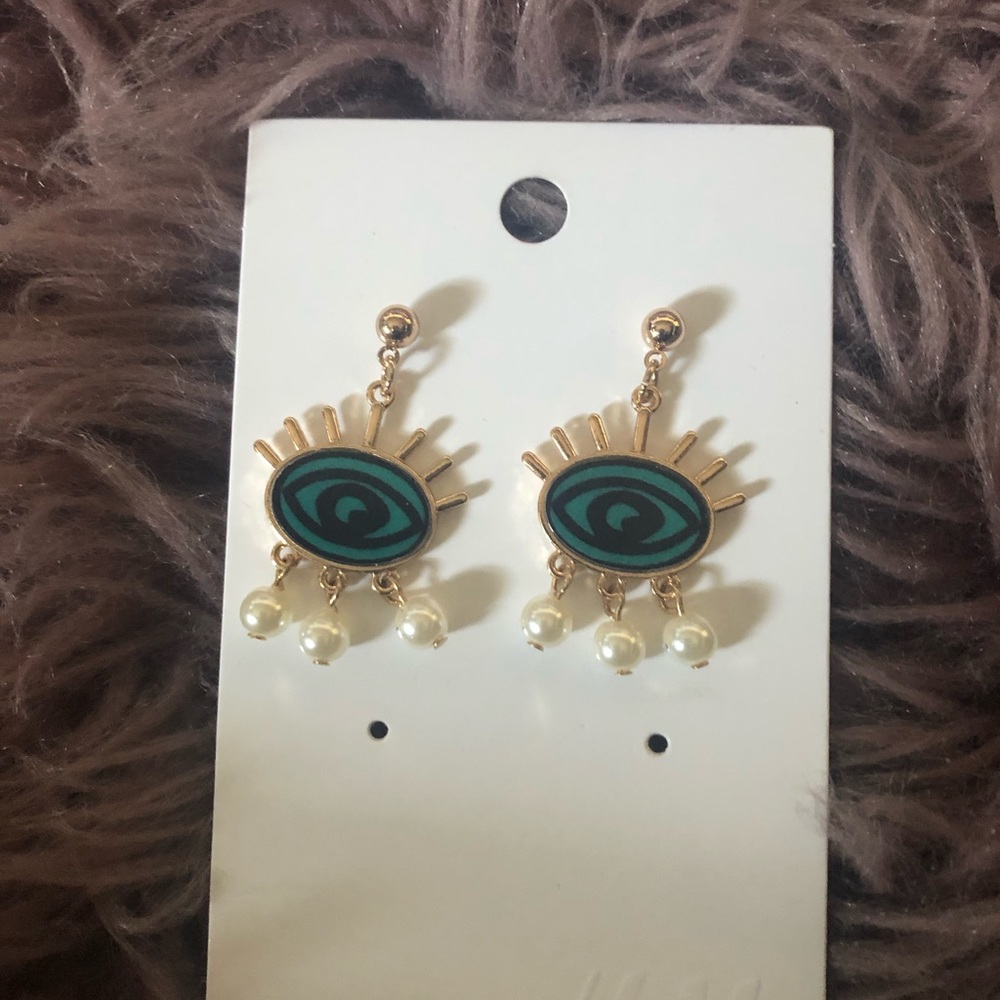 Eye earrings